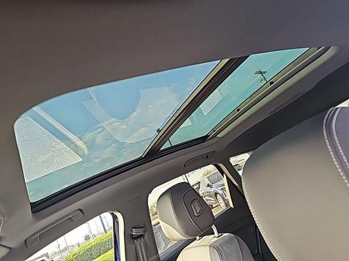 Navarra Blue Metallic 2025 Audi Q4 e-tron Premium Plus