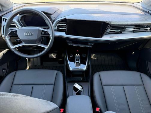 Navarra Blue Metallic 2025 Audi Q4 e-tron Premium Plus