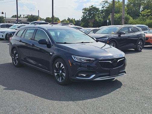 2019 Buick Regal TourX Essence