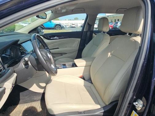 2019 Buick Regal TourX Essence