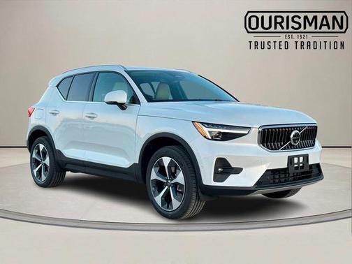 2025 Volvo XC40 B5 Plus Bright Theme