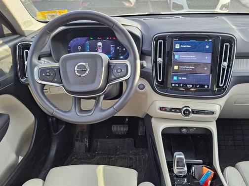 2023 Volvo XC40 B5 Plus Dark Theme