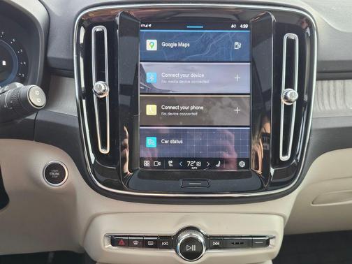 2023 Volvo XC40 B5 Plus Dark Theme