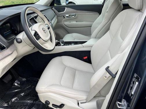 2024 Volvo XC90 B6 Plus Bright Theme