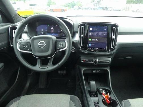 2025 Volvo XC40 B5 Core