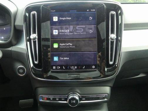 2025 Volvo XC40 B5 Core