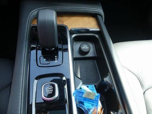 2024 Volvo XC90 B6 Plus Bright Theme