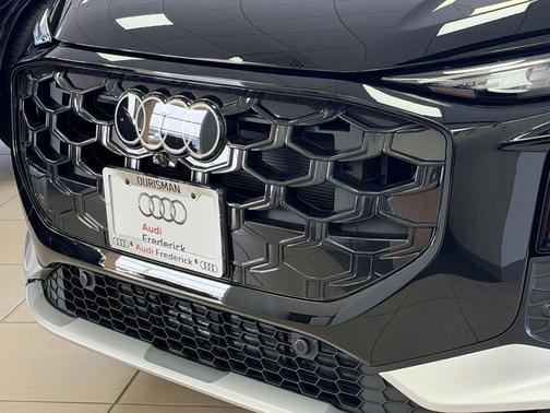 Mythos Black Metallic 2026 Audi Q3 S line