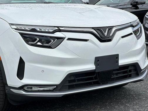 2025 VinFast VF 8 Plus