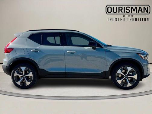 2026 Volvo XC40 B5 Plus