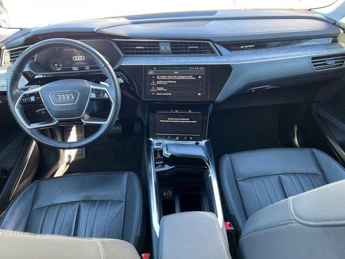 2021 Audi e-tron Premium Plus