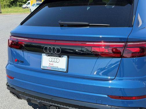 Ascari Blue Metallic 2026 Audi SQ8 4.0T Prestige