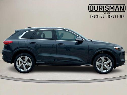 Chronos Gray Metallic 2025 Audi Q5 2.0T Premium Plus