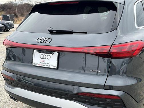 Chronos Gray Metallic 2025 Audi Q5 2.0T Premium Plus