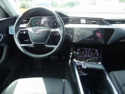 2023 Audi e-tron Premium Plus