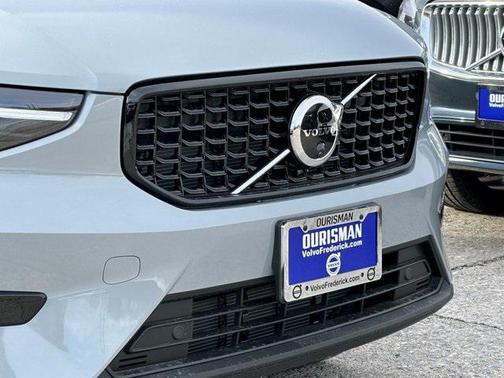 2025 Volvo XC40 B5 Plus Dark Theme