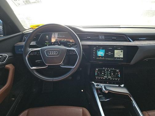 2022 Audi e-tron Premium Plus