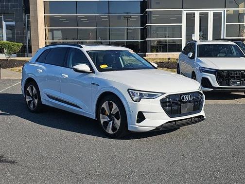 2023 Audi e-tron Premium Plus