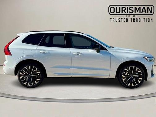 2026 Volvo XC60 B5 Ultra