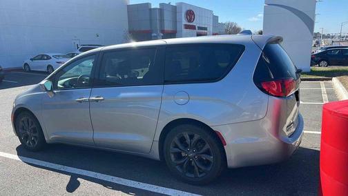 2020 Chrysler Pacifica Touring