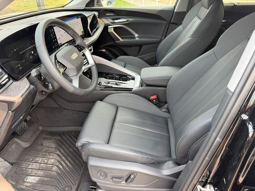Black Metallic 2025 Audi Q5 2.0T Premium Plus