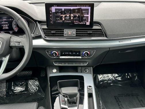 2024 Audi Q5 45 S line Premium