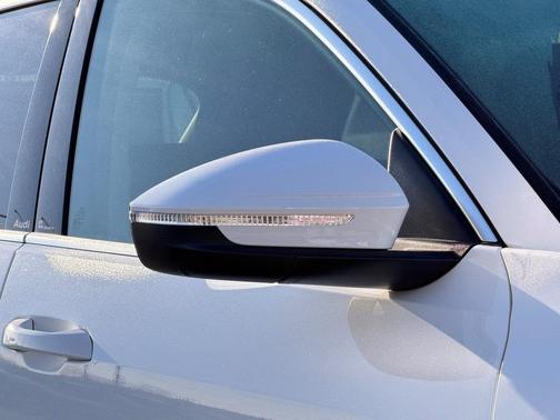 2025 Audi Q5 Premium TFSI quattro S tronic