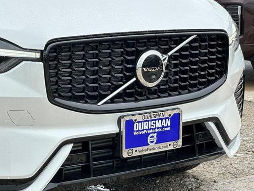 2025 Volvo XC60 Plug-In Hybrid T8 Plus