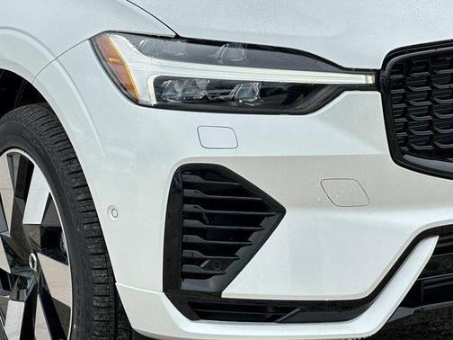 2025 Volvo XC60 Plug-In Hybrid T8 Plus