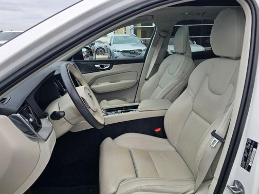 Crystal White Metallic 2023 Volvo XC60 B6 Ultimate Dark Theme