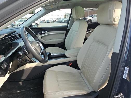 2024 Audi Q8 e-tron Premium Plus