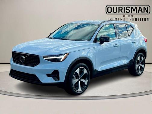 2026 Volvo XC40 B5 Plus