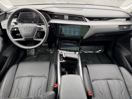 2024 Audi Q8 e-tron Prestige