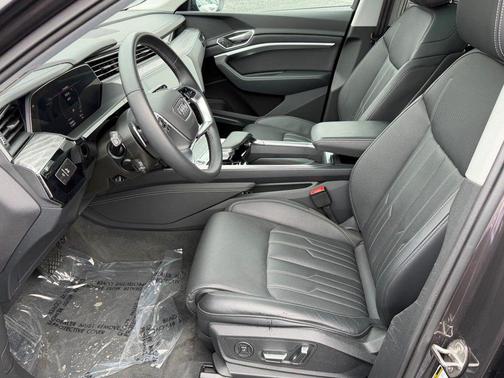 2024 Audi Q8 e-tron Prestige