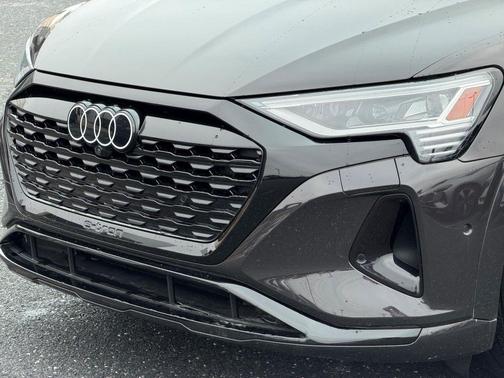 2024 Audi Q8 e-tron Prestige