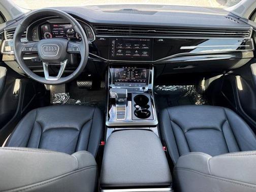 2023 Audi Q7 55 Premium Plus