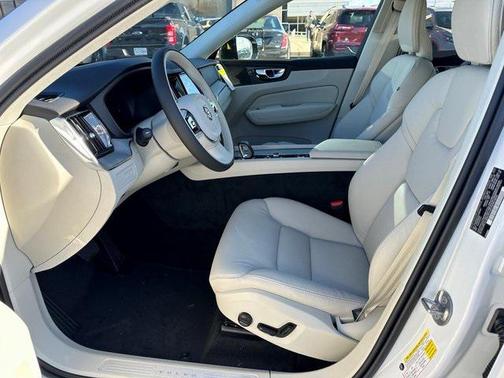 2025 Volvo XC60 Plug-In Hybrid T8 Plus