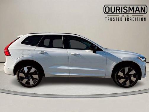 2025 Volvo XC60 Plug-In Hybrid T8 Plus