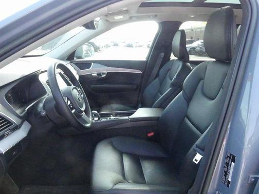 2023 Volvo XC90 B5 Core