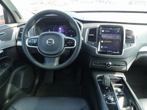 2023 Volvo XC90 B5 Core