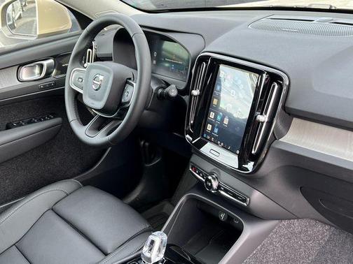 2025 Volvo XC40 ULTRA