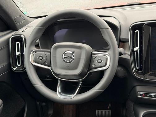 Fusion Red Metallic 2023 Volvo C40 Recharge Pure Electric Twin Plus