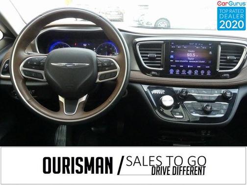 Photo 2 of 32 of 2017 Chrysler Pacifica Limited