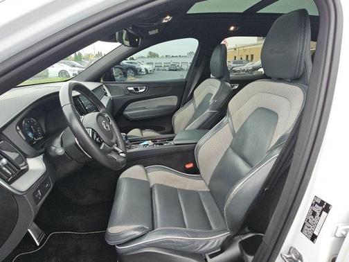 2020 Volvo XC60 T6 R-Design