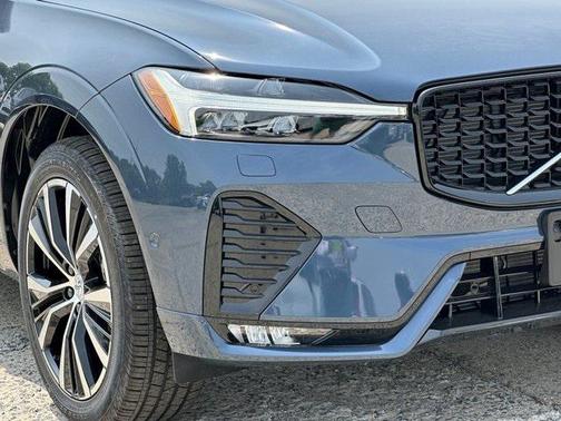 2025 Volvo XC60 B5 AWD Plus