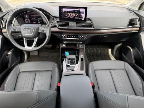 Ibis White 2023 Audi Q5 45 S line Premium