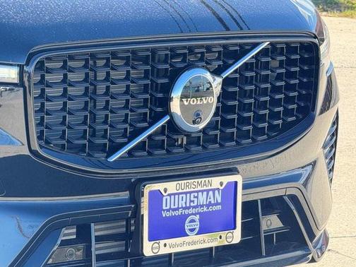 2025 Volvo XC60 Plug-In Hybrid T8 Plus