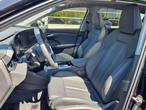 Mythos Black Metallic 2025 Audi Q6 e-tron Prestige