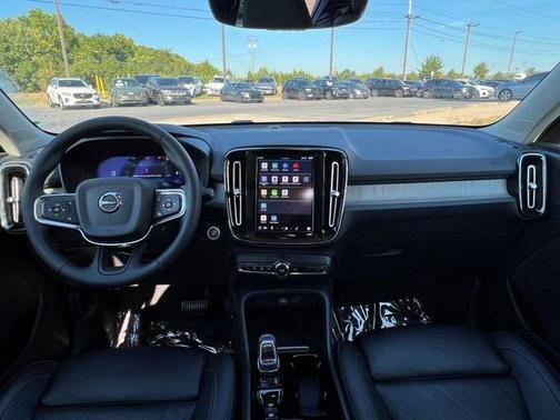 2023 Volvo XC40 B5 Plus Dark Theme