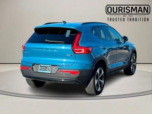 2023 Volvo XC40 B5 Plus Dark Theme